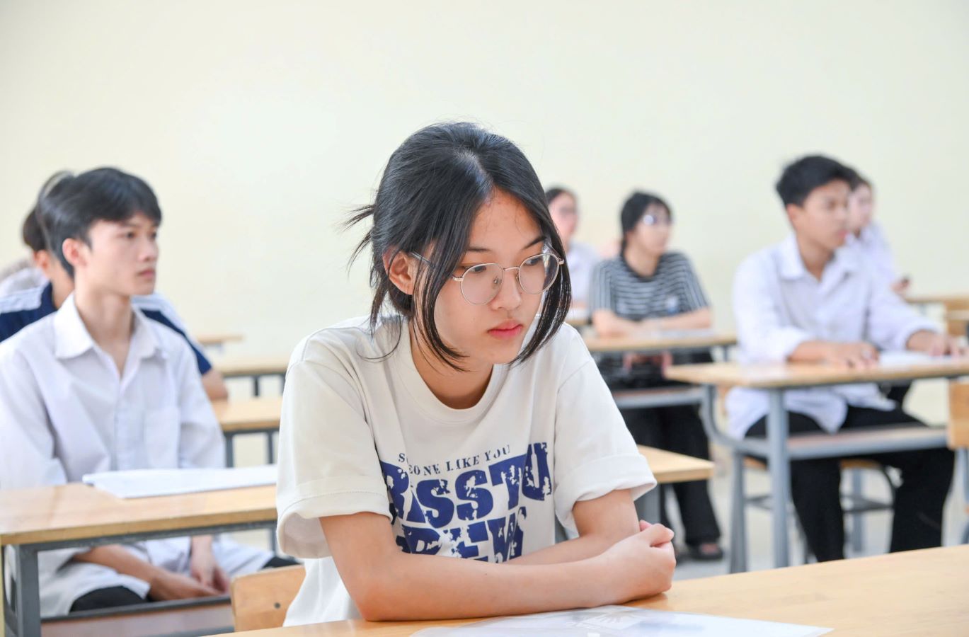 Lao Dong Newspaper quickly updates and details suggested answers for exam questions in the 2026 high school graduation exam. Photo: Tuong Van
