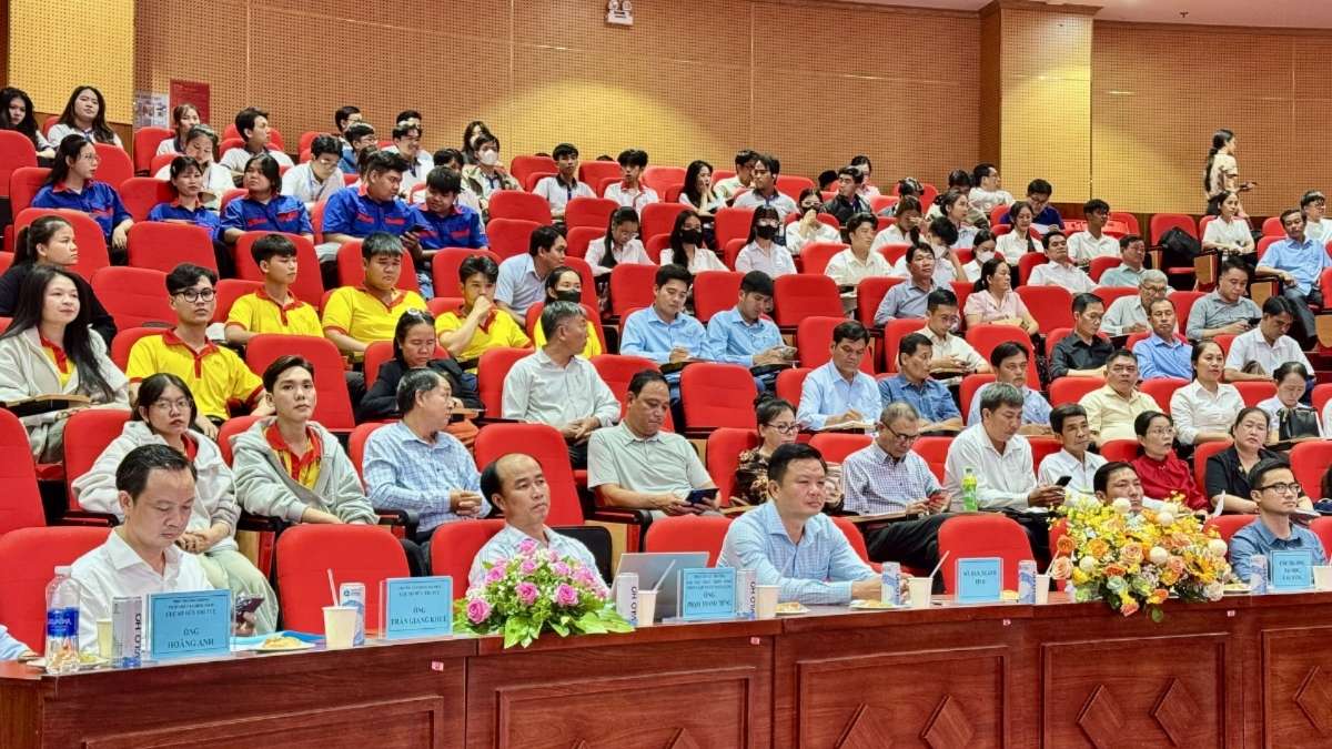Đại biểu tham dự hội thảo “Sở hữu trí tuệ đồng hành cùng nhà nông và doanh nghiệp” tại Vĩnh Long. Ảnh: Hoàng Lộc