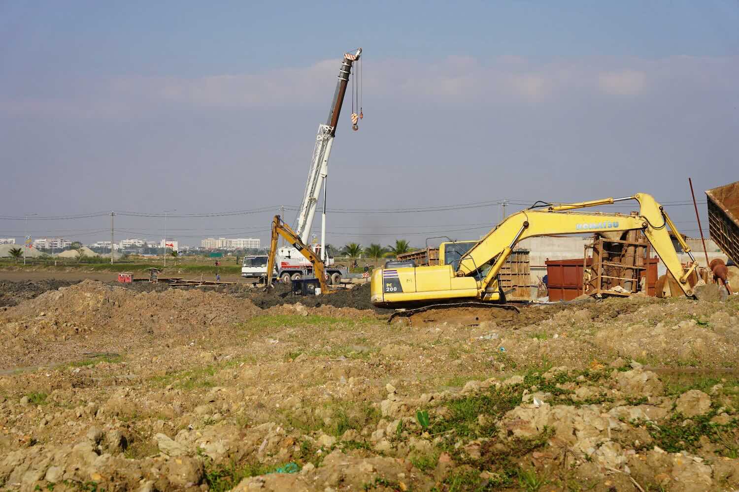 Sau 17 tháng thi công, dự án đường Tố Hữu nối dài đi sân bay Phú Bài ở TP Huế vẫn chưa thành hình. Ảnh: Nguyễn Luân.