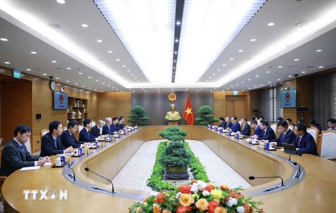 Politburo member, Prime Minister Le Minh Hung receives Mr. Tanaka Akihiko, Chairman of the Japan International Cooperation Agency (JICA). Photo: VNA