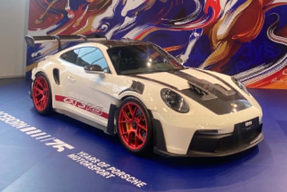 Porsche 911 GT3 RS 992 has the Weissach package and many carbon fiber details to optimize performance. Photo: Lan Minh