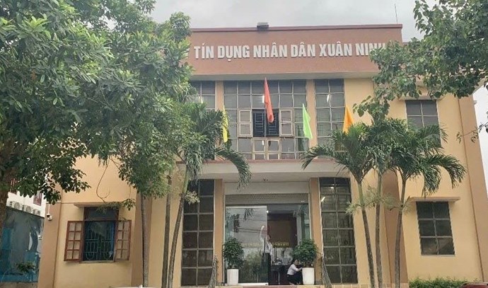 Quỹ TDND Xuân Ninh tích cực triển khai phong trào "Xanh - Sạch - Đẹp, bảo đảm an toàn vệ sinh lao động", góp phần xây dựng môi trường làm việc an toàn, thân thiện. Ảnh: Công đoàn Quảng Trị