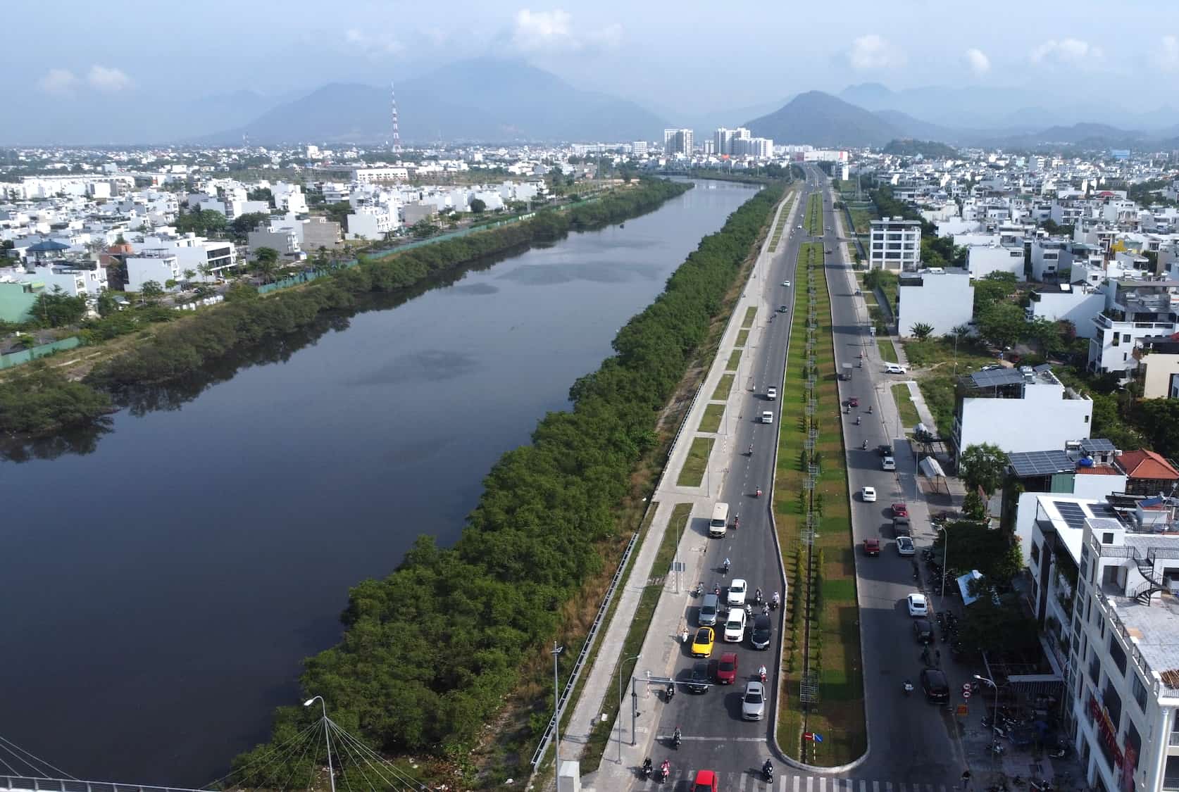 93.5% of households in Nam Nha Trang when surveyed want to keep mangrove trees along the Quan Truong River. Photo: Huu Long