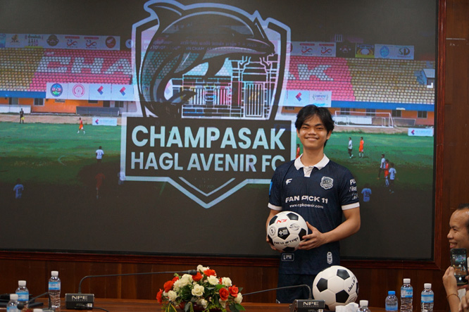 Finding a main sponsor will help Champasak football develop. Photo: Thanh Tuan