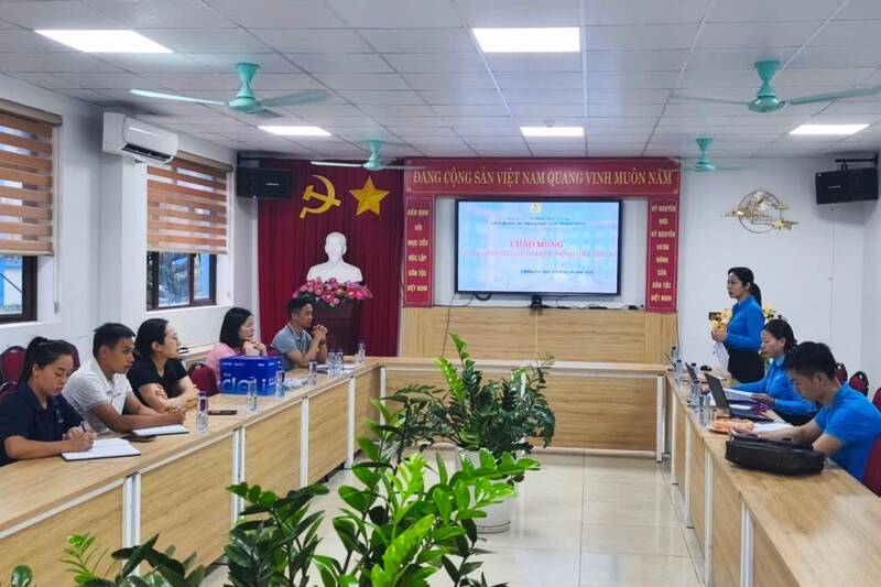 Kiểm tra, giám sát tại CĐCS Trường Liên cấp Quốc tế Bình Minh. Ảnh: Văn Thứ
