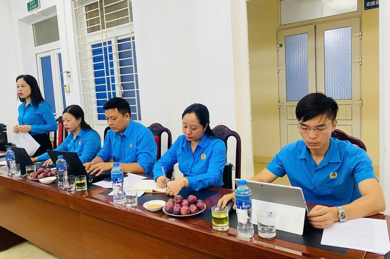 Kiểm tra, giám sát tại CĐCS Trung tâm Kiểm soát bệnh tật tỉnh Sơn La. Ảnh: Trường Sơn