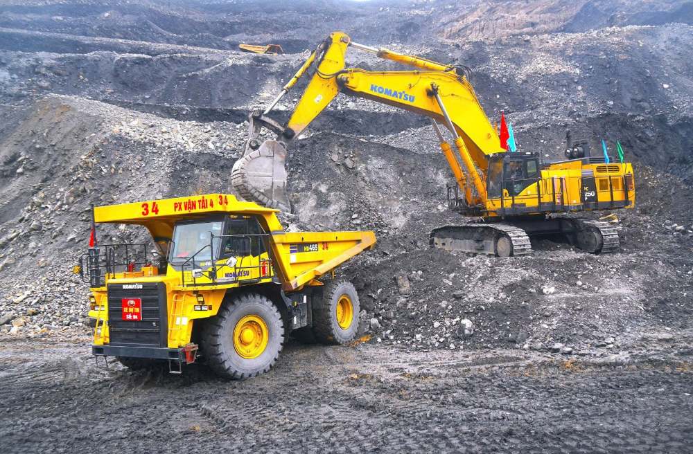 Deo Nai Coal Joint Stock Company - Coc Sau competes in company-level skilled workers with 43 qualified candidates participating in the practical exam. Photo: Vinacomin