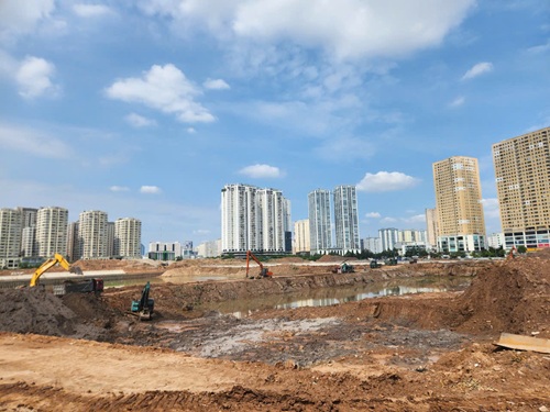 Hồ điều hòa Hà Nội gấp rút về đích trước mùa mưa. Ảnh: Minh Hạnh