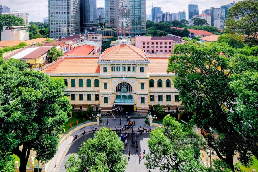 Ho Chi Minh City Post Office is a unique cultural and tourist destination of the city. Photo: Anh Tu