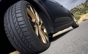 Car accessories without invoices, documents, and sub-labels flood the market. Photo: PV