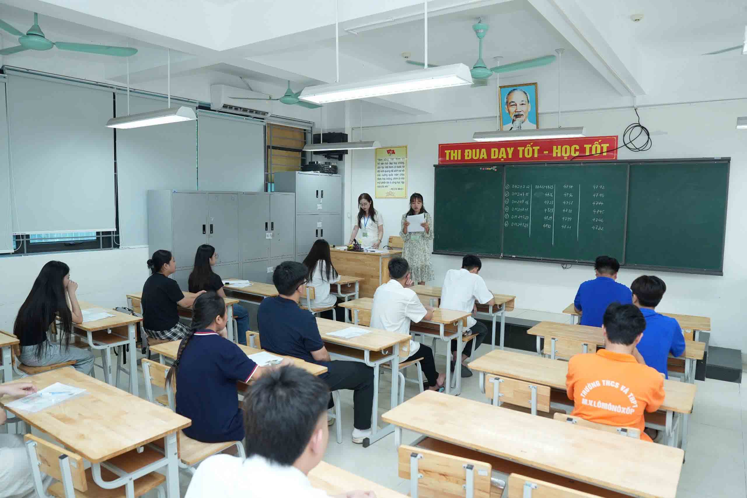 27 candidatos suspendidos del examen en el primer día del examen de graduación de la escuela secundaria superior de 2026. Foto: Tuong Van