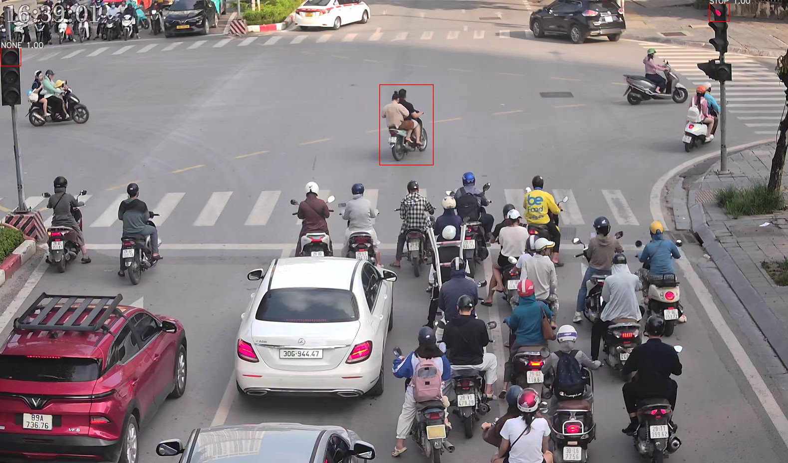 Dozens of violations recorded by AI cameras. Photo: Traffic Police Department