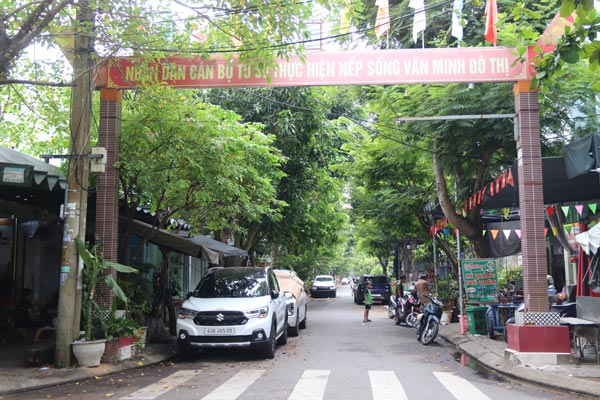 El Departamento del Interior de la ciudad de Da Nang continúa completando los procedimientos para asesorar al Comité Popular de la ciudad para que emita un plan para organizar y consolidar aldeas y grupos residenciales en toda la ciudad, con un plazo de finalización antes del 15 de junio. Foto: Nguyen Linh