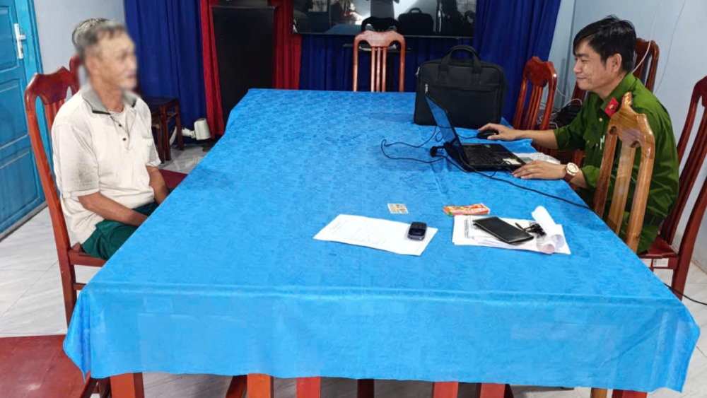 Công an tỉnh An Giang đã tạm giữ hình sự đối với Trần Quốc Tiến để điều tra về hành vi “Cướp giật tài sản”.‎ Ảnh: CACC