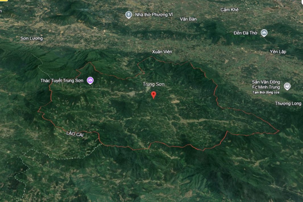 Trung Son commune (in the red circle) is a mountainous commune, administrative boundaries are surrounded by high hills in Phu Tho province. Photo: Google Earth