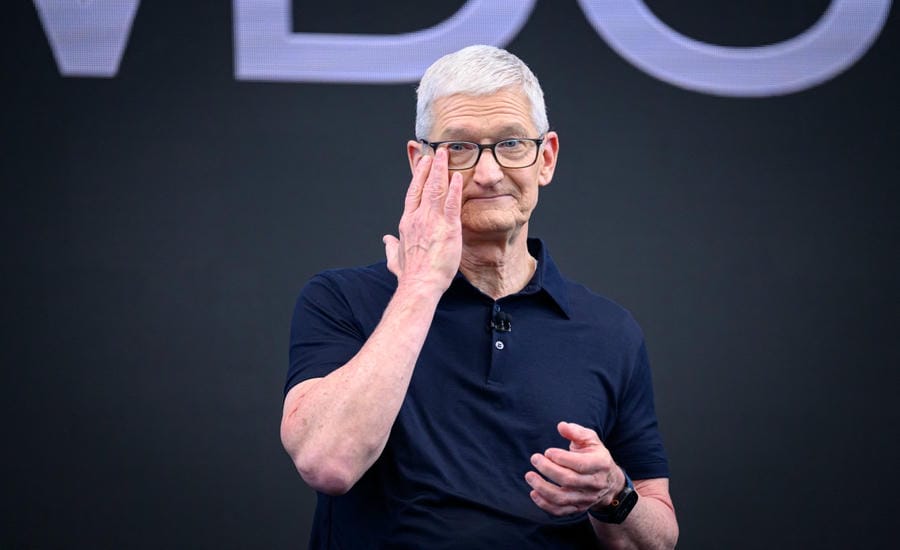 Tim Cook wipes away tears during his final Apple Worldwide Developers Conference (WWDC) at Apple Park in Cupertino, California (USA), on September 
June 8, 2026. Photo: AFP