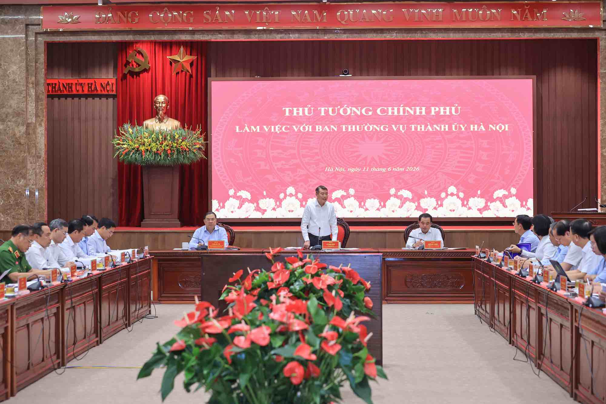 Ủy viên Bộ Chính trị, Thủ tướng Chính phủ Lê Minh Hưng làm việc với Ban Thường vụ Thành ủy Hà Nội. Ảnh: VGP