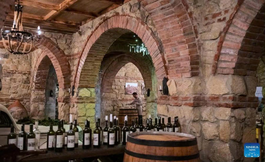 Many bottles of wine were once forgotten in ancient wine cellars, but over time they have become particularly valuable artifacts. Photo: Xinhua