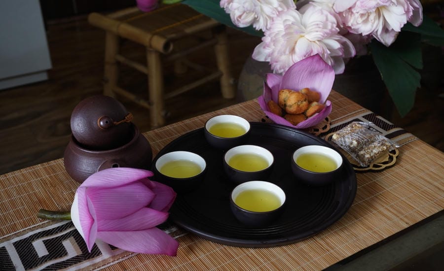 Trà sen mang đến sự cân bằng giữa hương thơm, vị chát nhẹ và hậu ngọt sâu lắng. Ảnh: Minh Vũ