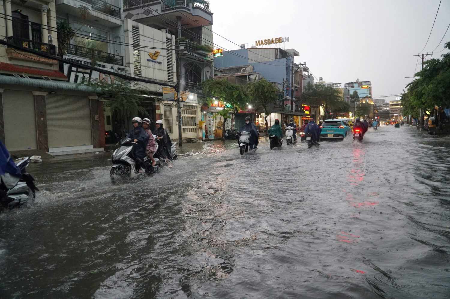 Đường Nguyễn Văn Khối được kỳ vọng sẽ hết ngập khi dự án chống ngập hoàn thành vào cuối năm nay.  Ảnh: Minh Quân