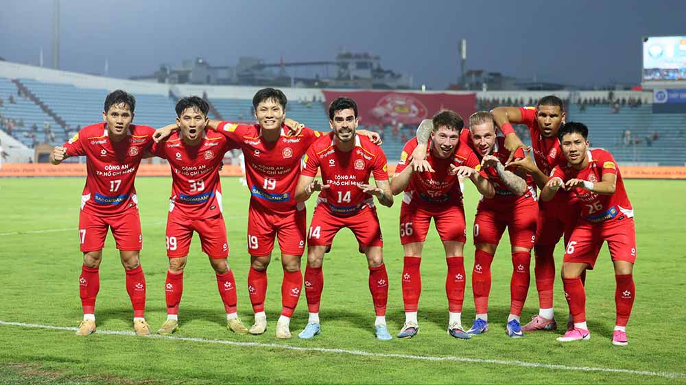 Ho Chi Minh City Police created a great advantage with 4 goals in the first half against Nam Dinh at Thien Truong Stadium. Photo: CATPHCM Club