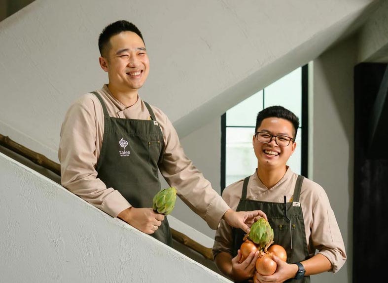 Truong Quang Dung and Quoc Hung are the two main chefs of the restaurant that has just been awarded Michelin Green Star. Photo: Tales by Chapter
