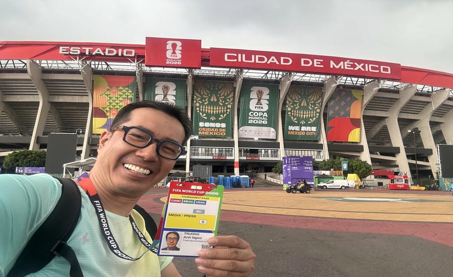 Journalist Truong Anh Ngoc at Estadio Azteca stadium (Mexico), where the first opening ceremony of the 2026 World Cup took place. Photo: Character provided