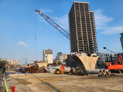 Réorganisation de la circulation au nœud Láng Hạ - Giảng Võ pour servir la construction de la rocade 1. Photo: Minh Hạnh