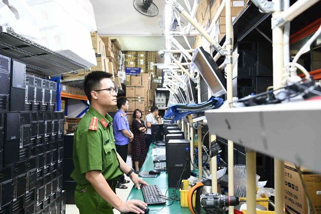 Công an tỉnh Phú Thọ vừa khởi tố vụ án đầu tiên trên cả nước liên quan hành vi xâm phạm quyền tác giả là các phần mềm máy tính quen thuộc như Windows, Office. Ảnh: Công an tỉnh Phú Thọ