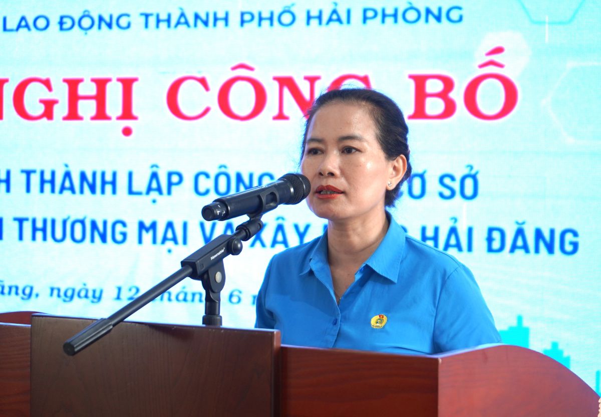 Chủ tịch Công đoàn xã Tiên Lãng phát biểu tại hội nghị. Ảnh: Mai Dung