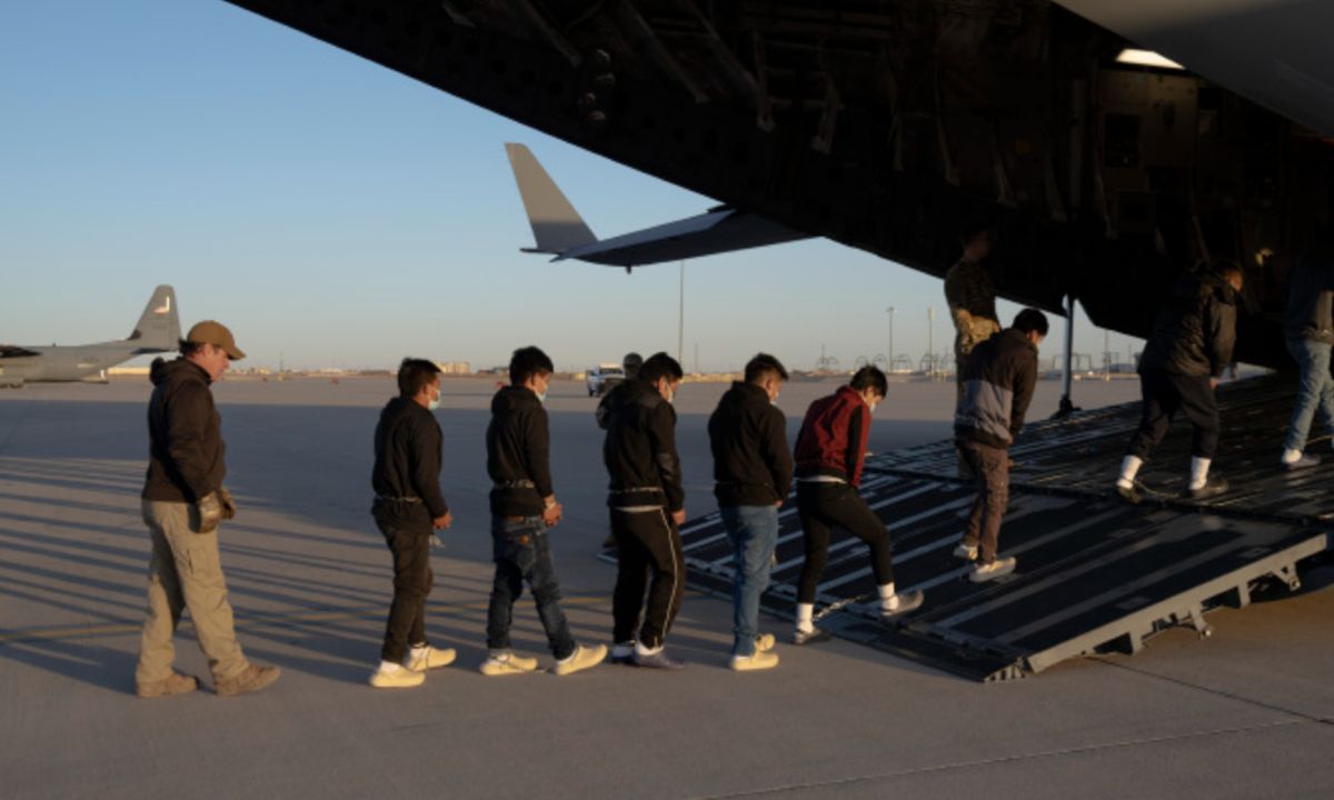 US Customs and Border Protection (CBP) personnel escort illegal immigrants onto a C-17 transport plane in Texas, January 2025. Photo: US Department of Defense