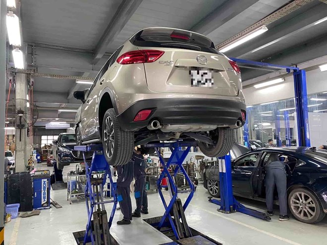 Receiving a car back after a collision repair always makes many drivers wonder. Some simple inspection steps help assess complete quality. Photo: Lam Anh