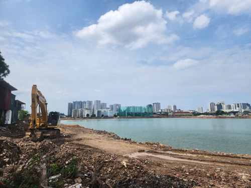 Hồ điều hòa Phú Đô bước đầu phát huy hiệu quả khi tạm tích nước mưa  sau các trận mưa lớn vừa qua. Ảnh: Minh Hạnh 