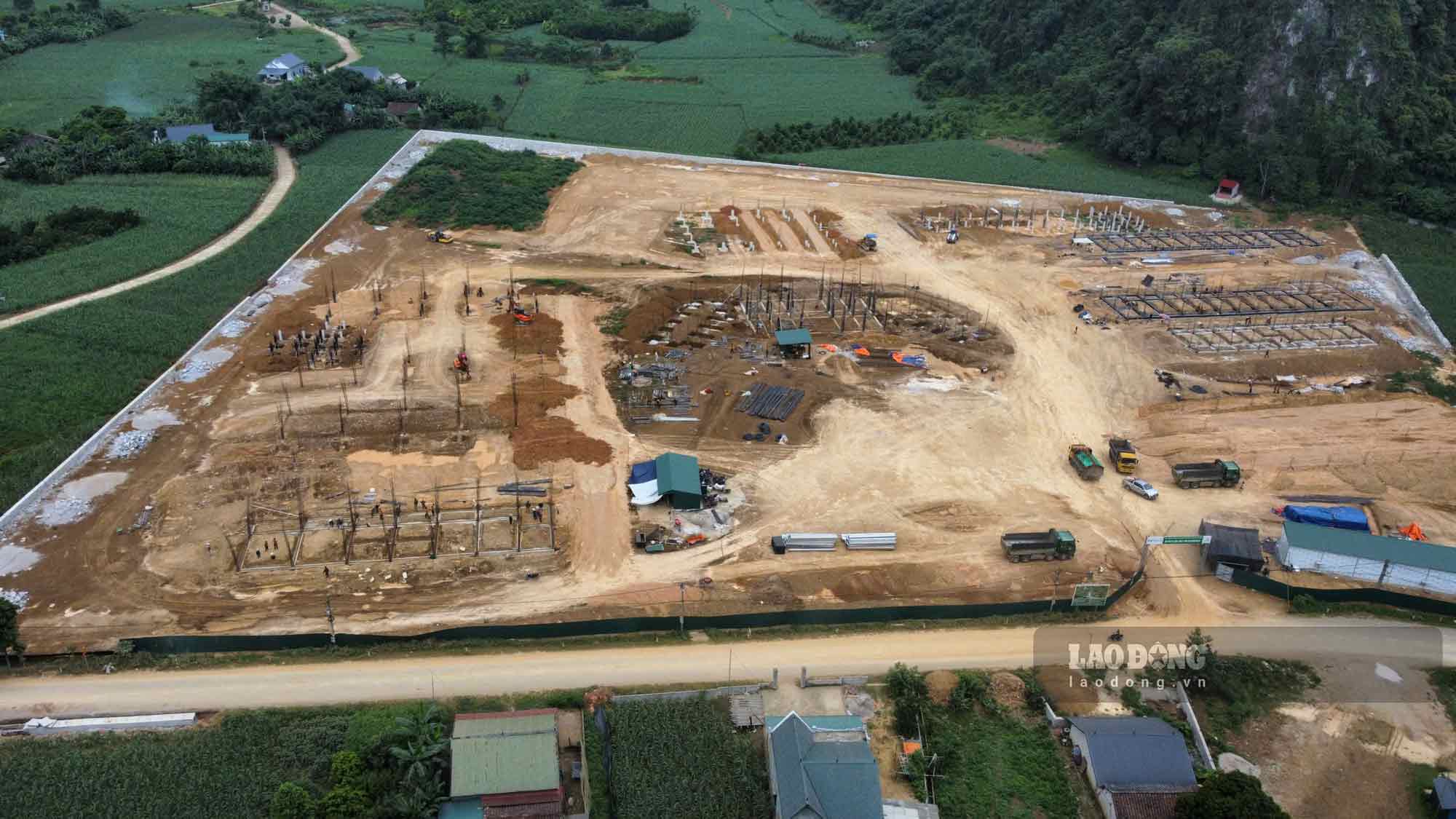 11 inter-level boarding school construction projects in Cao Bang province are being requested to accelerate progress. Photo: Trong Loc