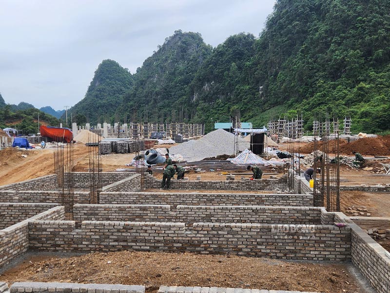Theo đại diện chủ đầu tư, yếu tố thời tiết, nguồn nước cũng là một nguyên nhân làm chậm bước chân của các nhà thầu thi công. Ảnh: Trọng Lộc