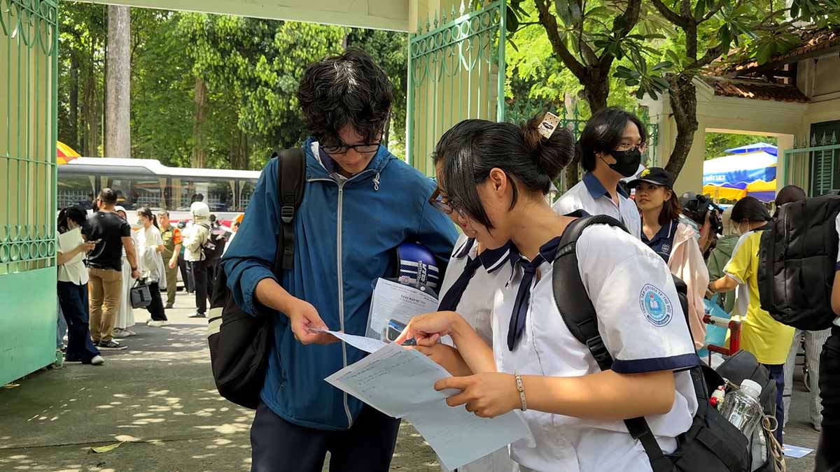 Exam questions for History, Geography, and Economics create highlights for candidates about integration and development.