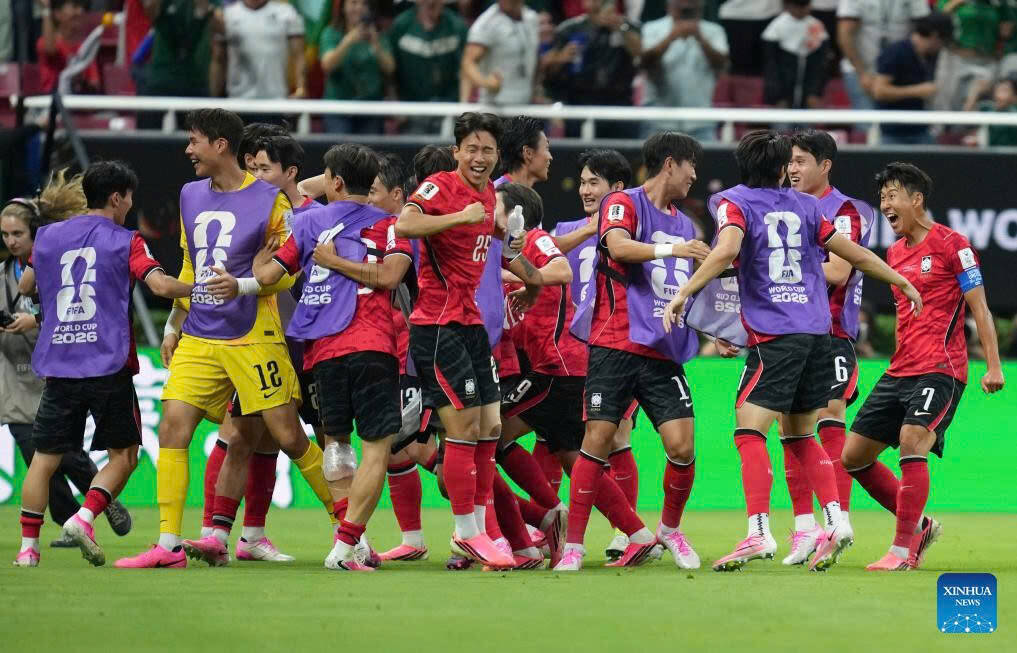 Tuyển Hàn Quốc đánh bại Cộng hòa Czech với tỉ số 2-1.  Ảnh: Xinhua