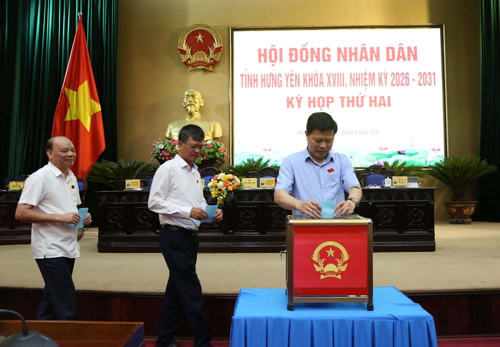 Delegates implement the process of supplementary election of members of the Provincial People's Committee for the term 2026 - 2031. Photo: Tat Dat