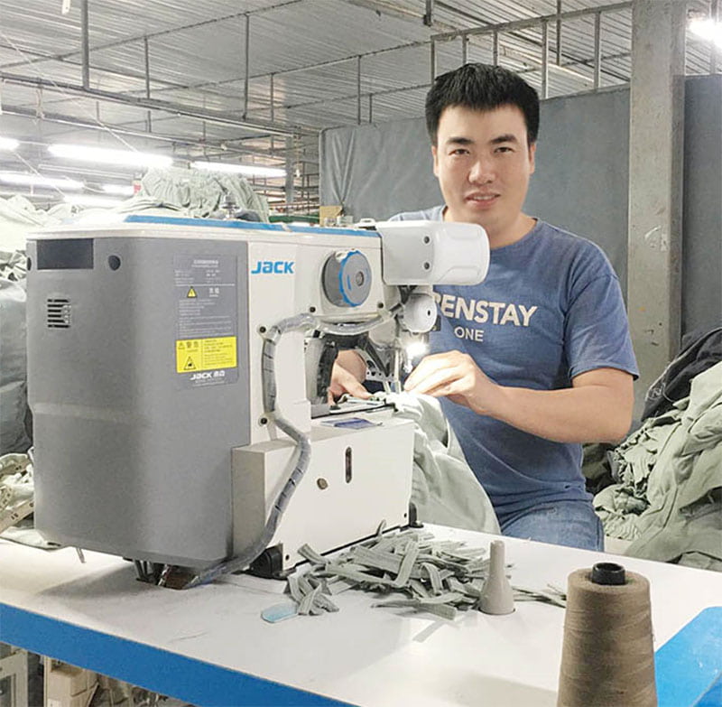 Anh Hậu ưu tiên thời gian xem các trận quan trọng hoặc có đội bóng yêu thích. Ảnh: Phương Minh.