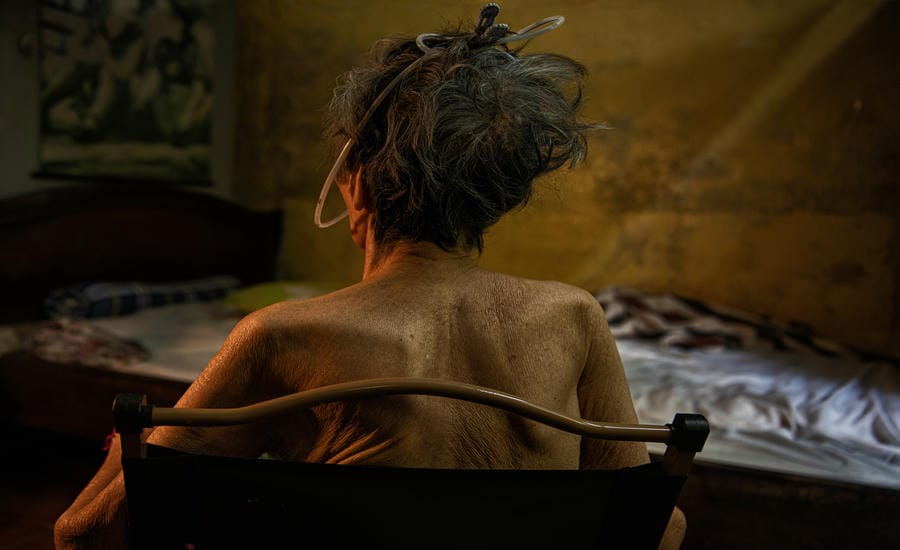 L'œuvre "Remains" (Remains) de Viet Van, diplôme honorifique du concours de photos couleur-1839 Awards.