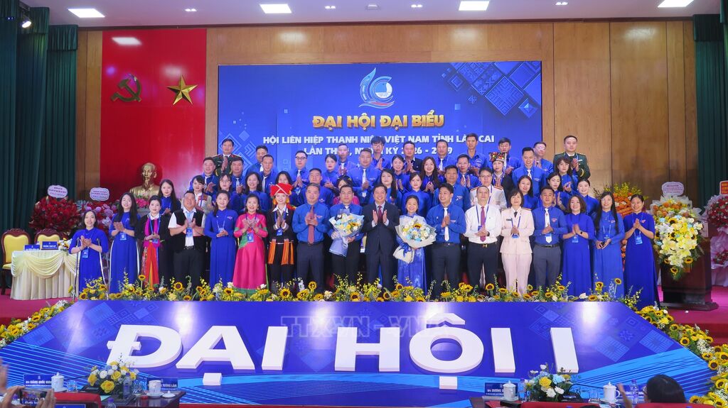Le Comité de l'Union de la jeunesse vietnamienne de la province de Lào Cai, mandat I, 2026-2029, a été présenté au Congrès. Photo: TTXVN