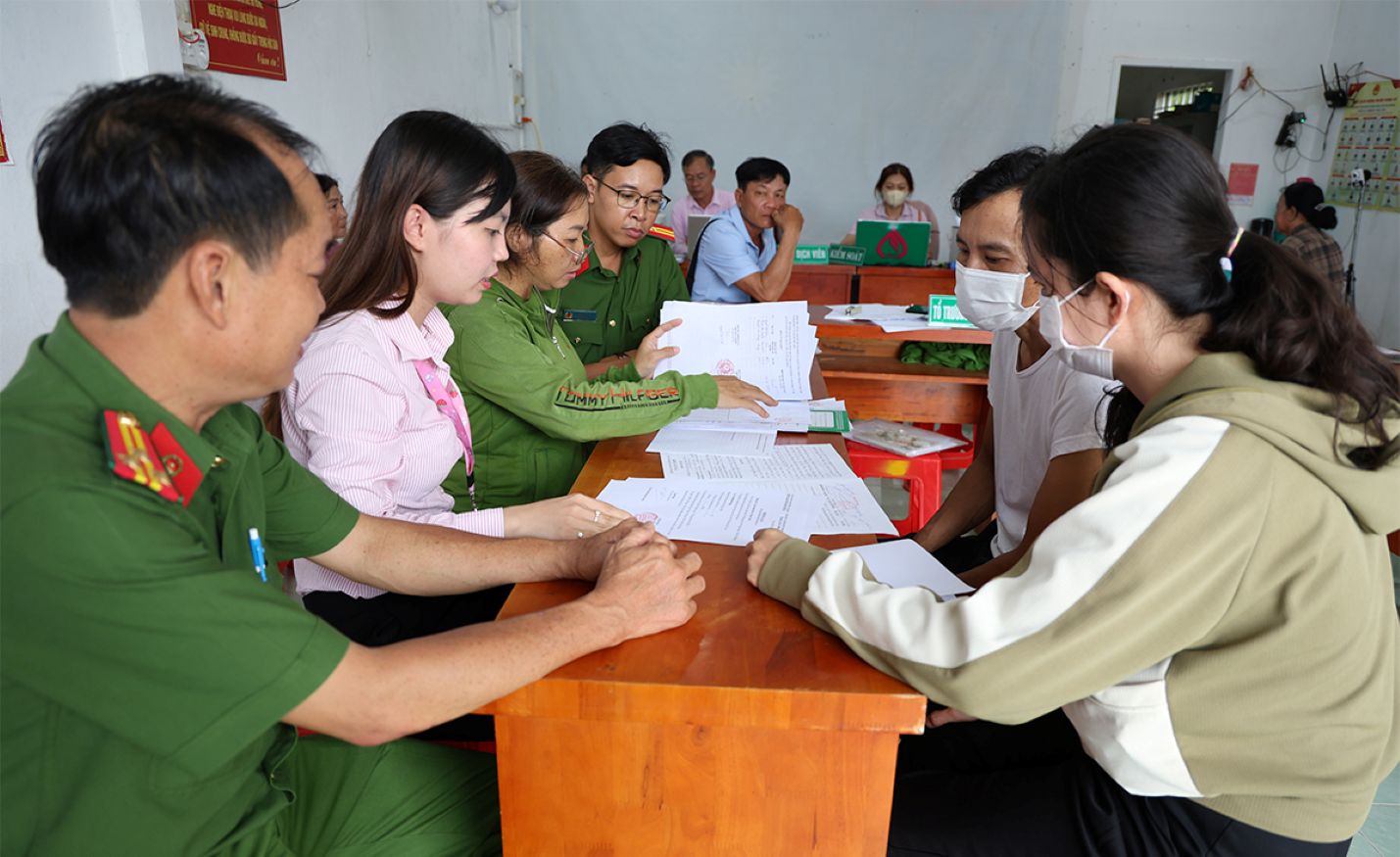 Cơ quan Công an kết hợp cùng Ngân hàng tổ chức giải ngân, tạo sinh kế cho người sau cai nghiện hòa nhập cộng đồng. Ảnh: Vũ Tiến