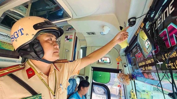 Applying AI in passenger transport, improving traffic safety from 1. 7. Photo: Quach Dong