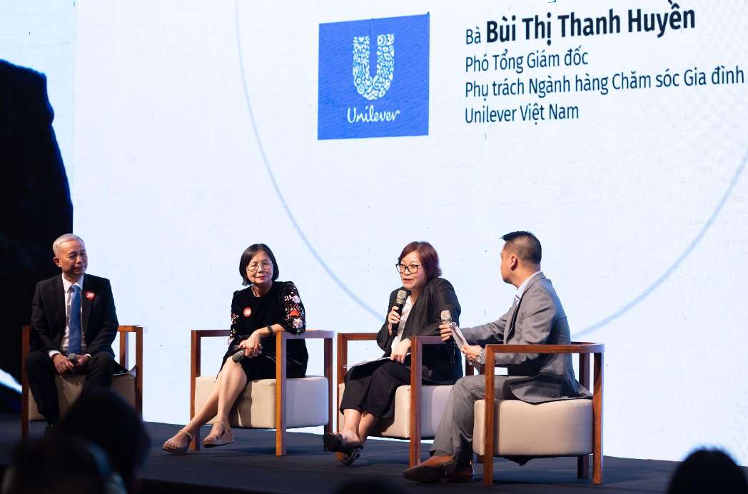 phiên thảo luận “Sức mạnh chuỗi cung ứng toàn cầu & năng lực thực thi” trong khuôn khổ Hội nghị thượng đỉnh “Cuộc đại chuyển đổi 3P”. Ảnh: Thạch Lam
