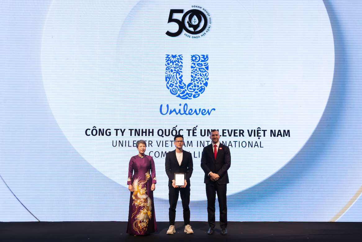 Unilever Việt Nam được vinh danh trong Top 50 Doanh nghiệp Phát triển bền vững tiêu biểu Việt Nam 2026 tại hạng mục “Sản phẩm và Dẫn dắt tiêu dùng có trách nhiệm”. Ảnh: Thạch Lam