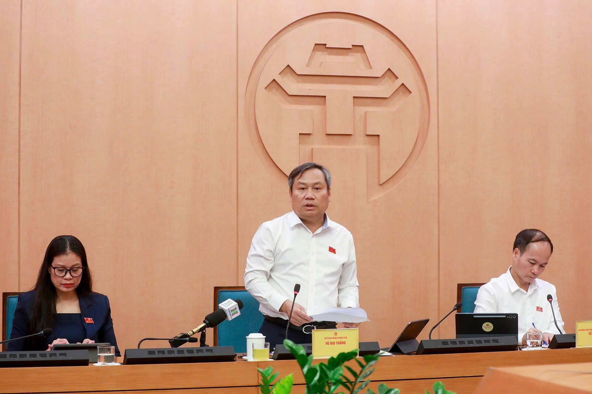 Chairman of Hanoi People's Committee Vu Dai Thang speaks at the group discussion session. Photo: Pham Hai