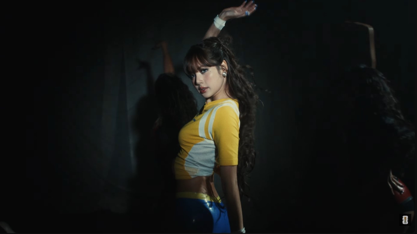 Lisa (Blackpink) bùng nổ với “Goals” kết hợp với Anitta và Rema. Ảnh cắt từ video