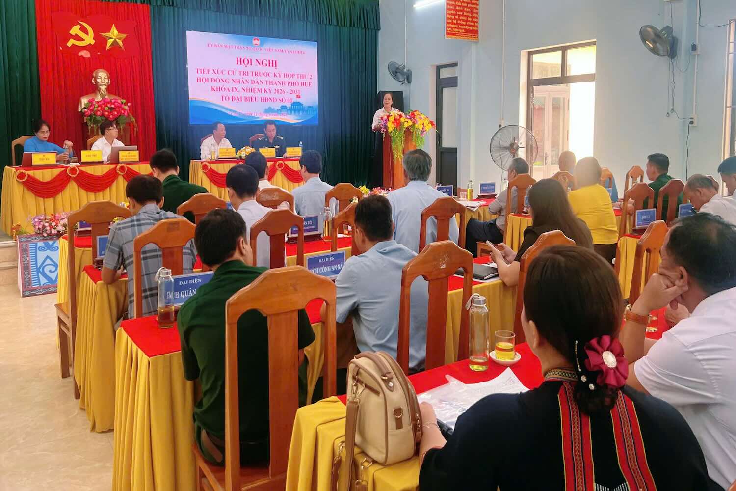 Rencontre avec les électeurs dans la commune d'A Lưới 4. Photo: Võ Tiến.