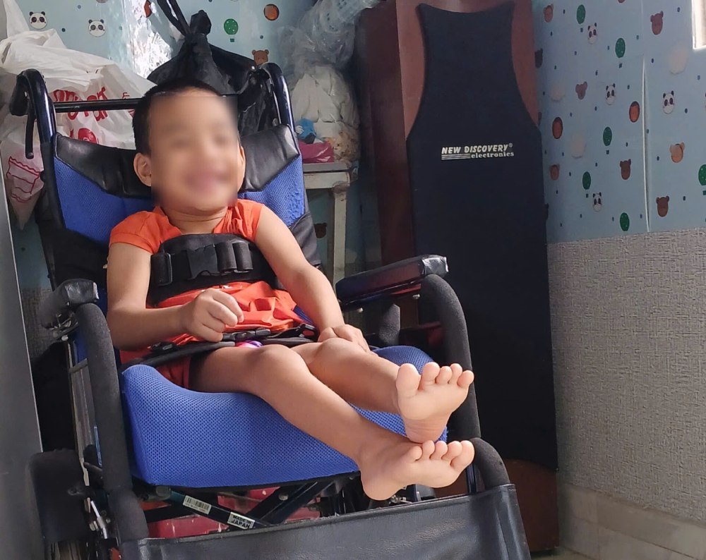 Baby boy Bui Hai Huy Phong lost his mobility after a tragic event when he was only 11 months old. Photo: Family provided