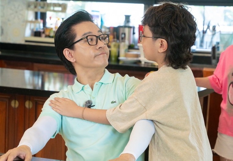 Tuan Hung and his son. Photo: Producer.